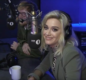 Katy Perry y Ed Sheeran en una entrevista en la BBC Radio 1 Katy Perry y Ed Sheeran en una entrevista en la BBC Radio 1