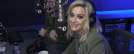 Katy Perry y Ed Sheeran en una entrevista en la BBC Radio 1