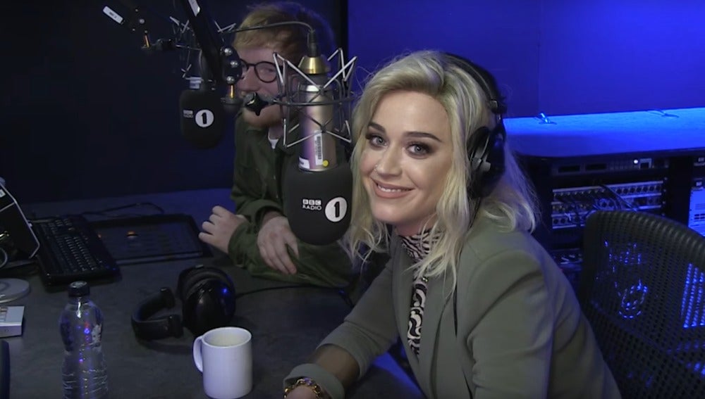Katy Perry y Ed Sheeran en una entrevista en la BBC Radio 1