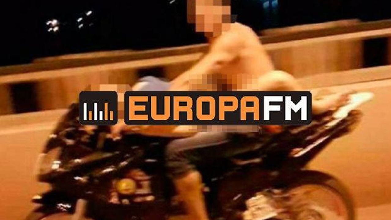 La policía investiga a una pareja por tener relaciones en una moto en circulación Europa FM imagen