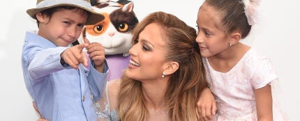 Jennifer Lopez con sus hijos Maximillian y Emme