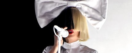 Sia durante una de sus actuaciones