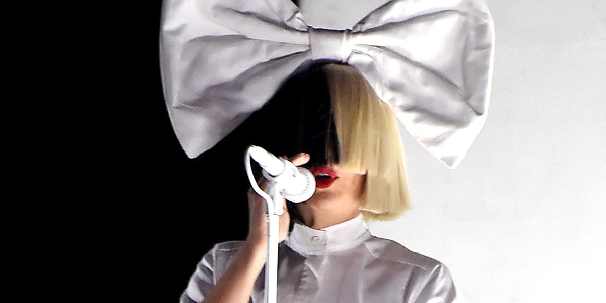 Sia durante una de sus actuaciones
