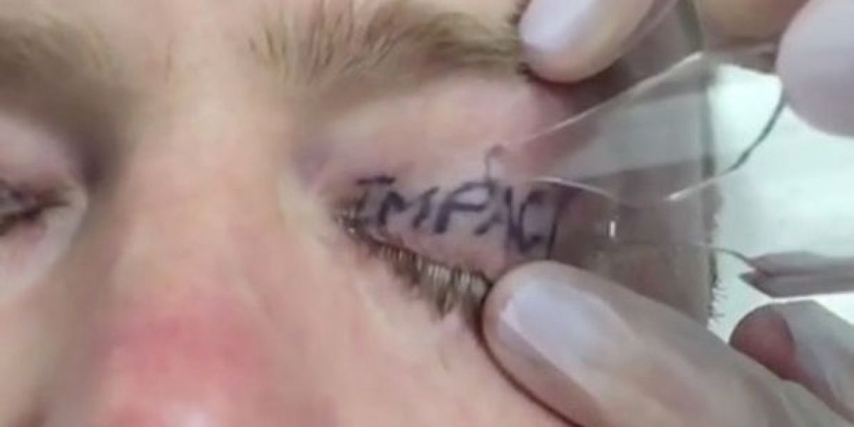 Tatuado tras una noche de fiesta