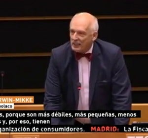 Frame 22.374444 de: Un eurodiputado polaco: "Las mujeres deben ganar menos que los hombres porque son más débiles, más pequeñas y menos inteligentes" Frame 22.374444 de: Un eurodiputado polaco: "Las mujeres deben ganar menos que los hombres porque son más débiles, más pequeñas y menos inteligentes"