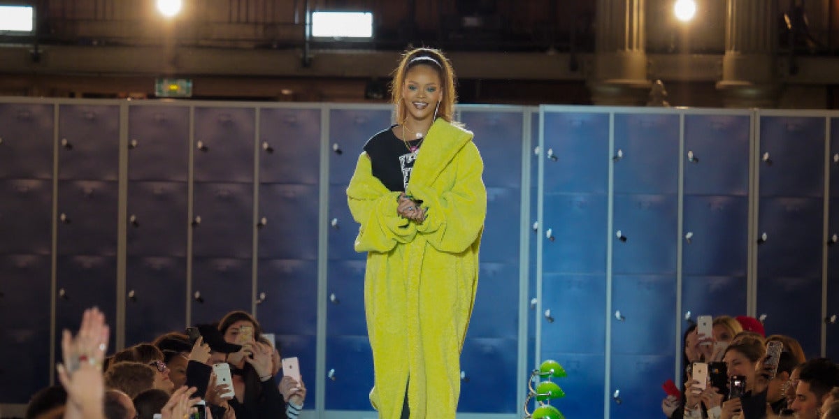 Rihanna en un desfile en París