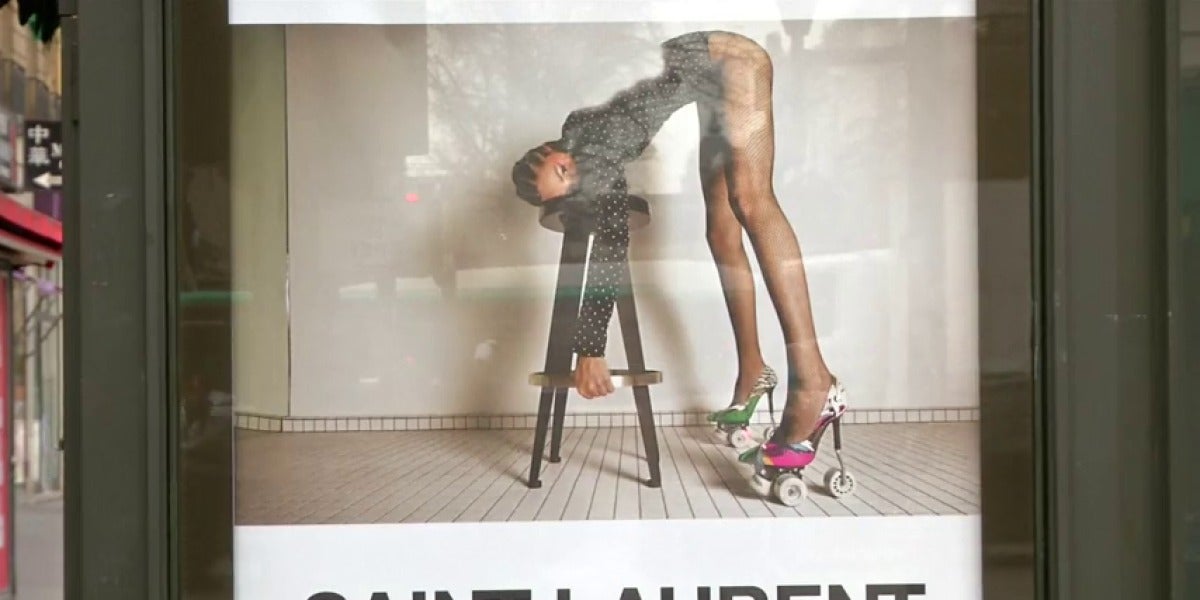 Frame 18.842866 de: Acusan a Yves Saint Laurent de incitar a la delgadez y a la violación de la mujer en su última campaña publicitaria