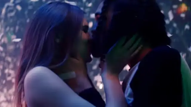 Frame videoclip 'Just Hold On', de Steve Aoki y Louis Tomlinson