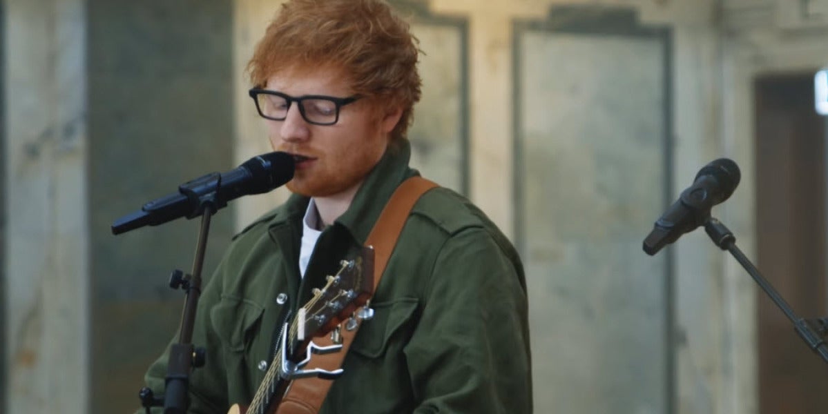 Ed Sheeran versiona 'Love Yourself' de Justin Bieber