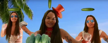 Leticia Sabater en su videoclip 'Toma Pepinazo' Leticia Sabater en su videoclip 'Toma Pepinazo'