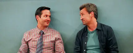 La extraña pareja, protagonizada por Matthew Perry La extraña pareja, protagonizada por Matthew Perry