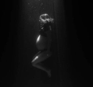 Natalie Portman, embarazada, protagoniza el último videoclip de James Blake Natalie Portman, embarazada, protagoniza el último videoclip de James Blake