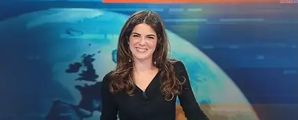 La presentadora del canal TG5 de la televisión Italiana, Constanza Calabrese La presentadora del canal TG5 de la televisión Italiana, Constanza Calabrese