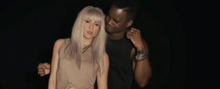 Shakira y Black M en el videoclip de 'Comme Moi'