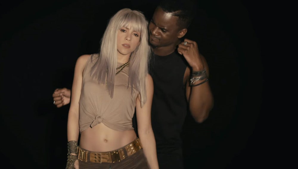 Shakira y Black M en el videoclip de 'Comme Moi'