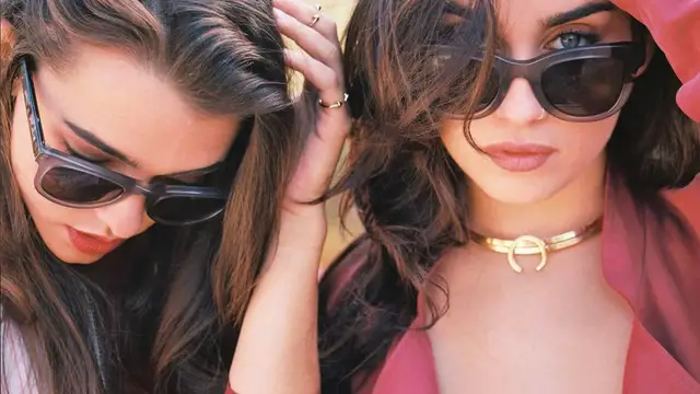 Lucy Vives y Lauren Jauregui