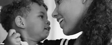 Alicia Keys con uno de sus hijos Alicia Keys con uno de sus hijos