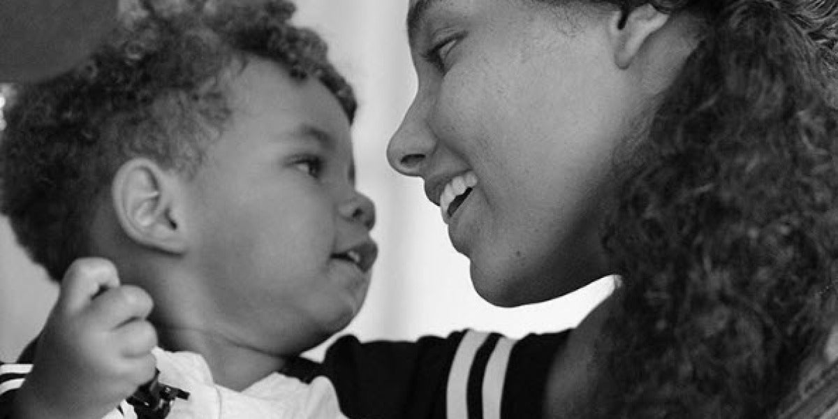 Alicia Keys con uno de sus hijos