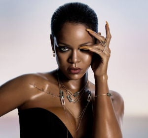 Rihanna luciendo las joyas que ha diseñado para Chopard Rihanna luciendo las joyas que ha diseñado para Chopard