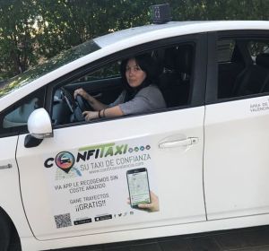 Sonia López dirige la emisora de taxi Dona dentro de Confitaxi Sonia López dirige la emisora de taxi Dona dentro de Confitaxi