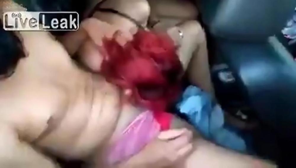 Una pareja se queda dormida mientras practicaba sexo en el coche