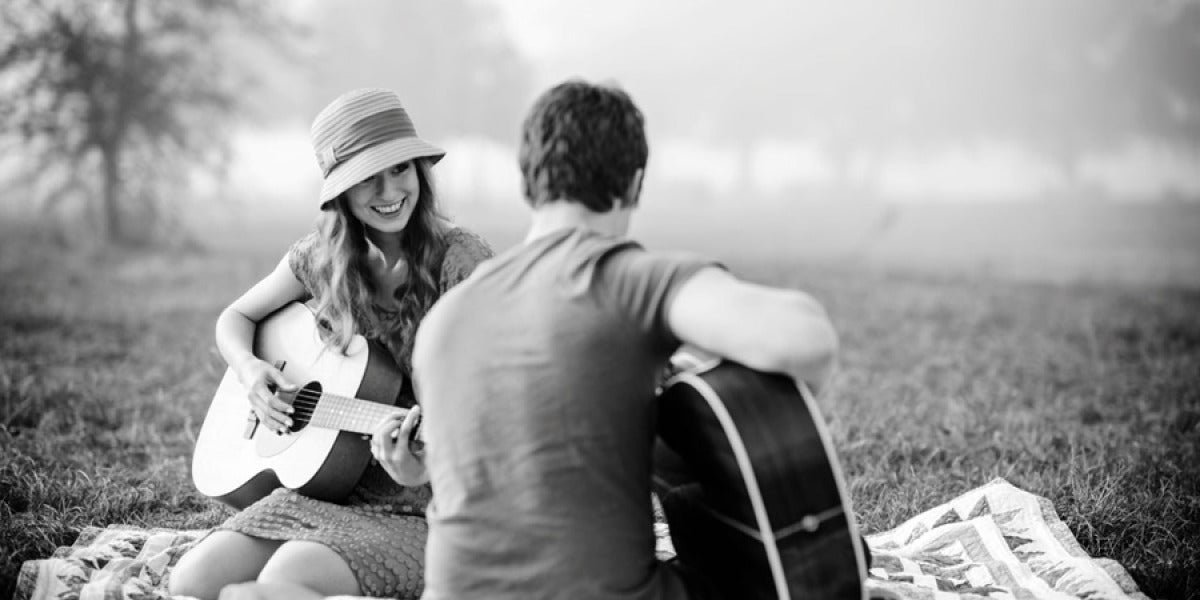 Pareja con guitarra