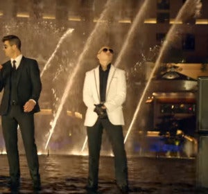 Pitbull junto con Robin Thicke, Joe Perry, Travis Barker Pitbull junto con Robin Thicke, Joe Perry, Travis Barker