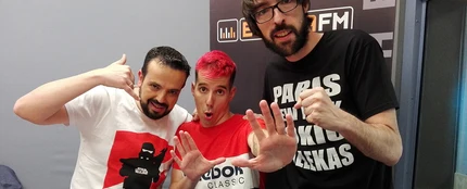 Skone visita Europlay, con Quique Peinado y Kiko Béjar Skone visita Europlay, con Quique Peinado y Kiko Béjar