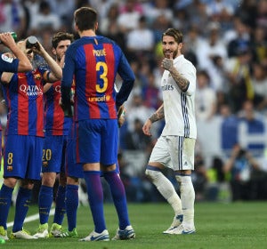 Sergio Ramos recrimina una acción a Gerard Piqué Sergio Ramos recrimina una acción a Gerard Piqué