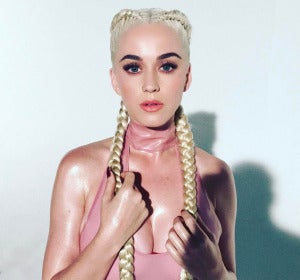El nuevo look de Katy Perry es muy Kardashian El nuevo look de Katy Perry es muy Kardashian