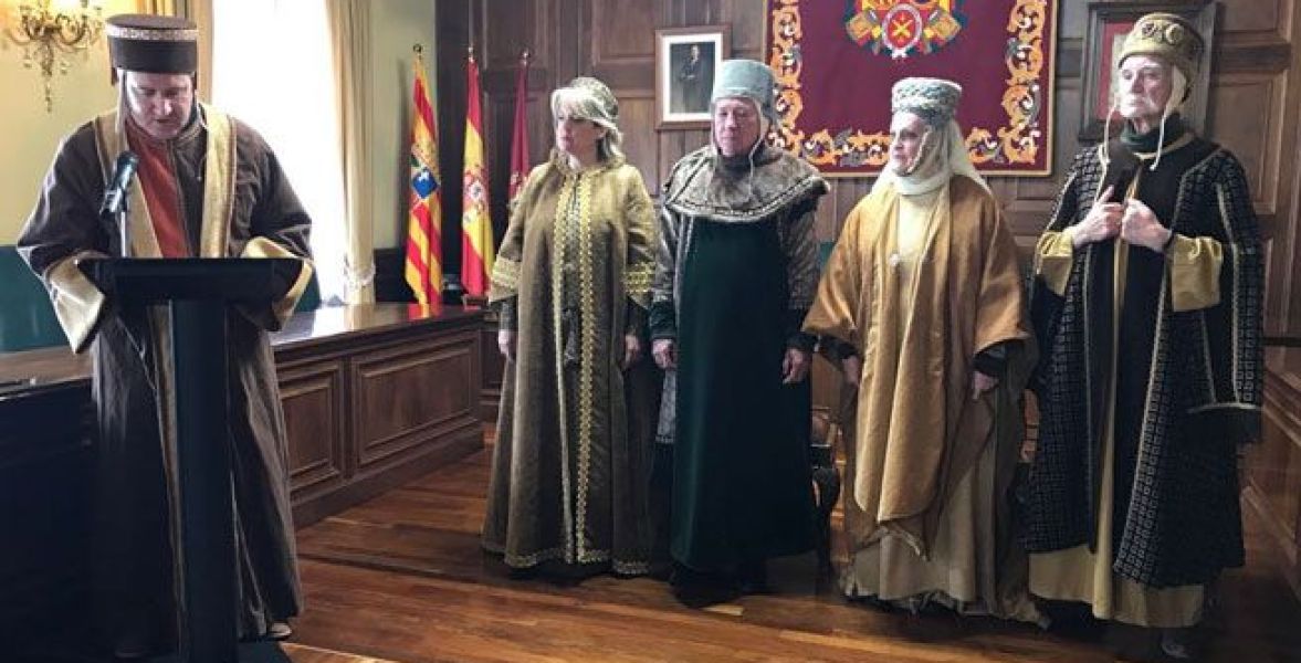 Boda medieval tras reencontrarse por Facebook