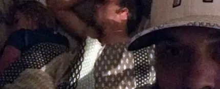Duston pilla a su novia con otro y se hace un 'selfie' Duston pilla a su novia con otro y se hace un 'selfie'