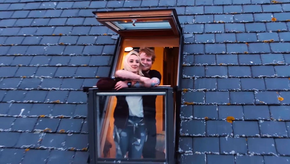 Ed Sheeran y Soairse Ronan en el vídeo de 'Galway Girl'