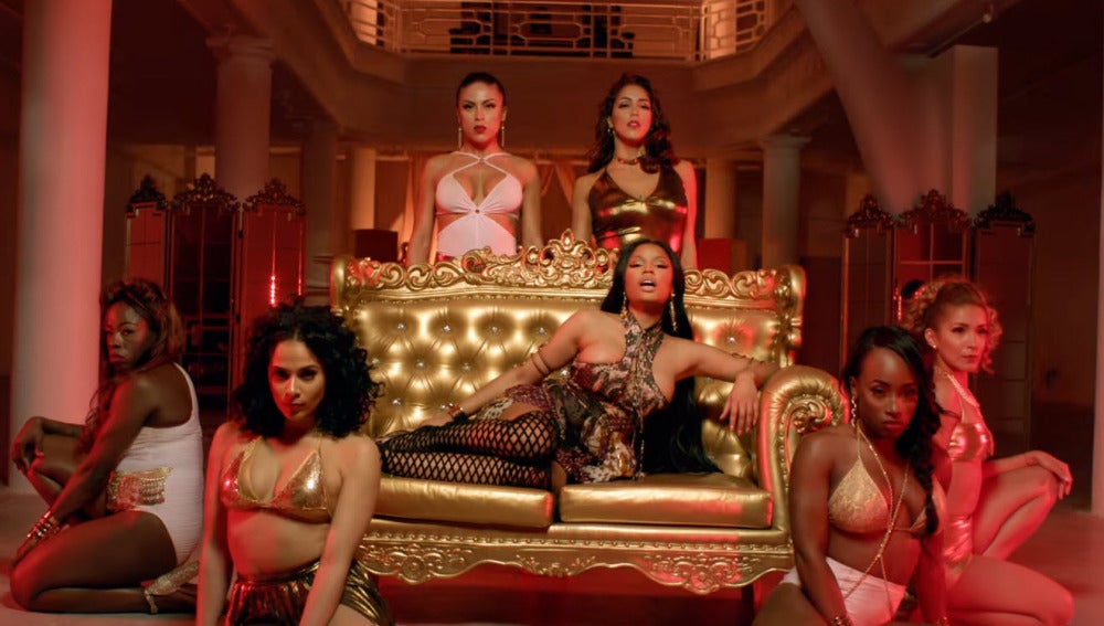 Nicki Minaj en el videoclip 'Light My Body Up' de David Guetta