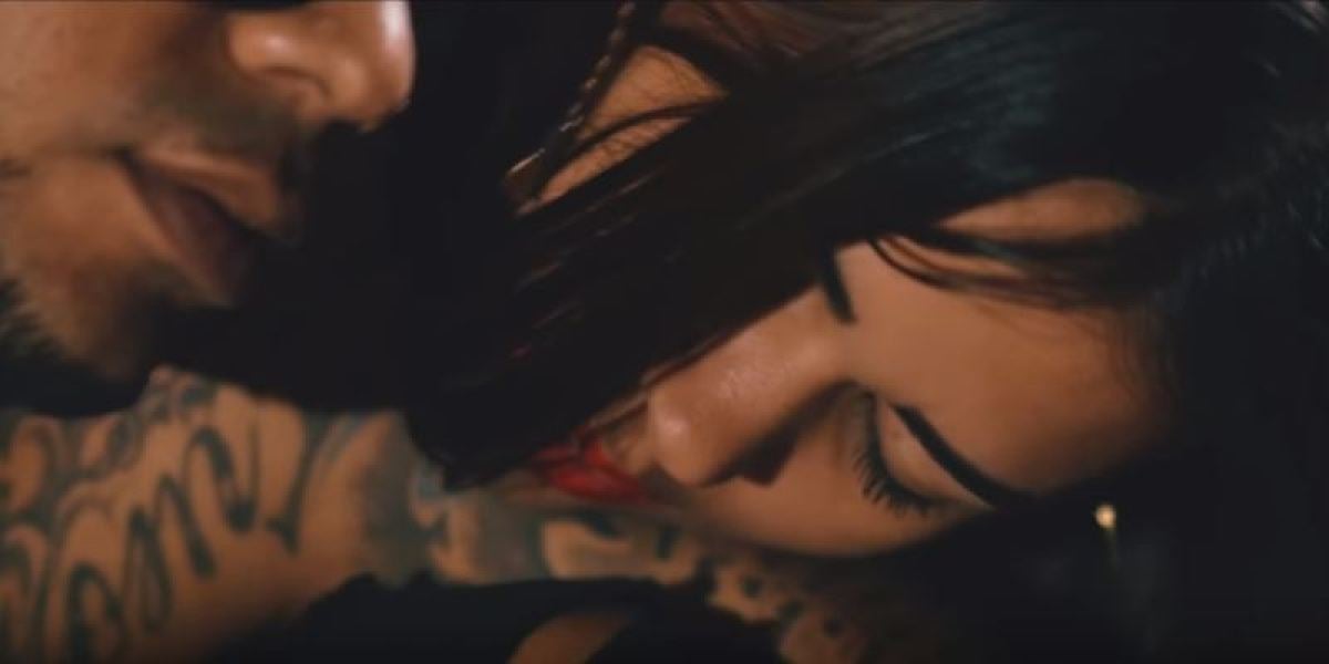 Frame del videoclip 'Creampie'