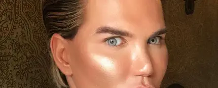 Los cirujanos no quieren cambiarle el color de ojos al Ken Humano Los cirujanos no quieren cambiarle el color de ojos al Ken Humano