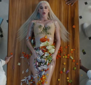 Katy Perry en el videoclip de Bon Appétit Katy Perry en el videoclip de Bon Appétit