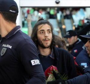 Salvador Sobral, ganador de Eurovisión, a su llegada a Lisboa Salvador Sobral, ganador de Eurovisión, a su llegada a Lisboa