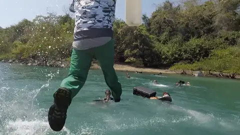 Los participantes desembarcan en La Isla Los participantes desembarcan en La Isla