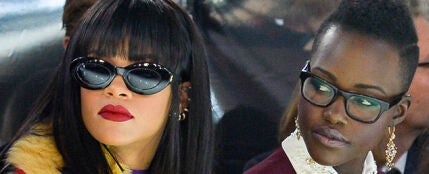 Rihanna y Lupita Nyong&#39;o en el desfile de Miu Miu