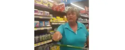 Encontronazo entre una mujer racista y una latina Encontronazo entre una mujer racista y una latina
