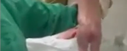 El bebé dando sus primeros pasos El bebé dando sus primeros pasos