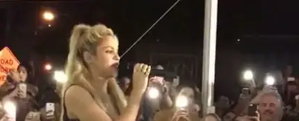 Shakira sorprende a sus fans en Miami Shakira sorprende a sus fans en Miami