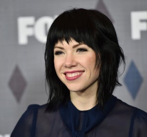 La cantante Carly Rae Jepsen posa en la alfombra de FOX Winter TCA 2016 La cantante Carly Rae Jepsen posa en la alfombra de FOX Winter TCA 2016