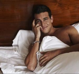 Mario Casas en la cama Mario Casas en la cama
