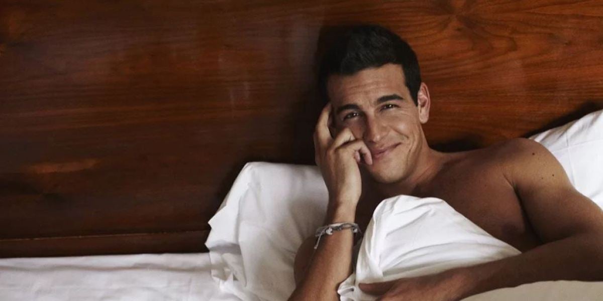 Mario Casas en la cama