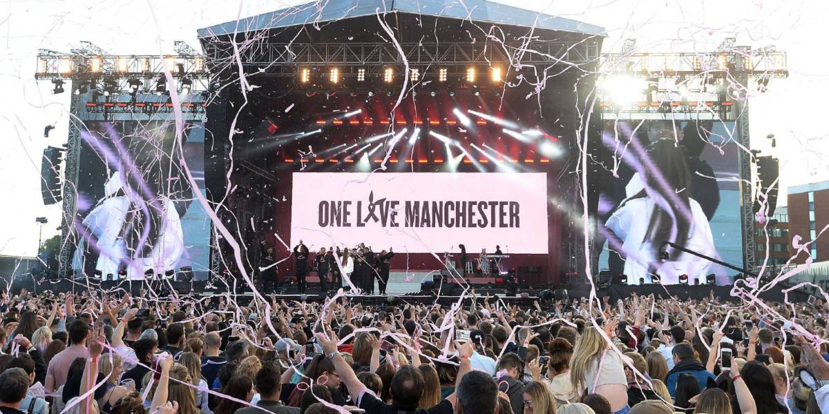 Miles de personas asisten al concierto de Ariana Grande para las víctimas del atentado