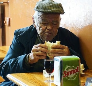 Hay comidas que te hacen parecer más viejo. Hay comidas que te hacen parecer más viejo.