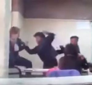 Una alumna agrede a su profesora al prohibirle fumar en clase Una alumna agrede a su profesora al prohibirle fumar en clase