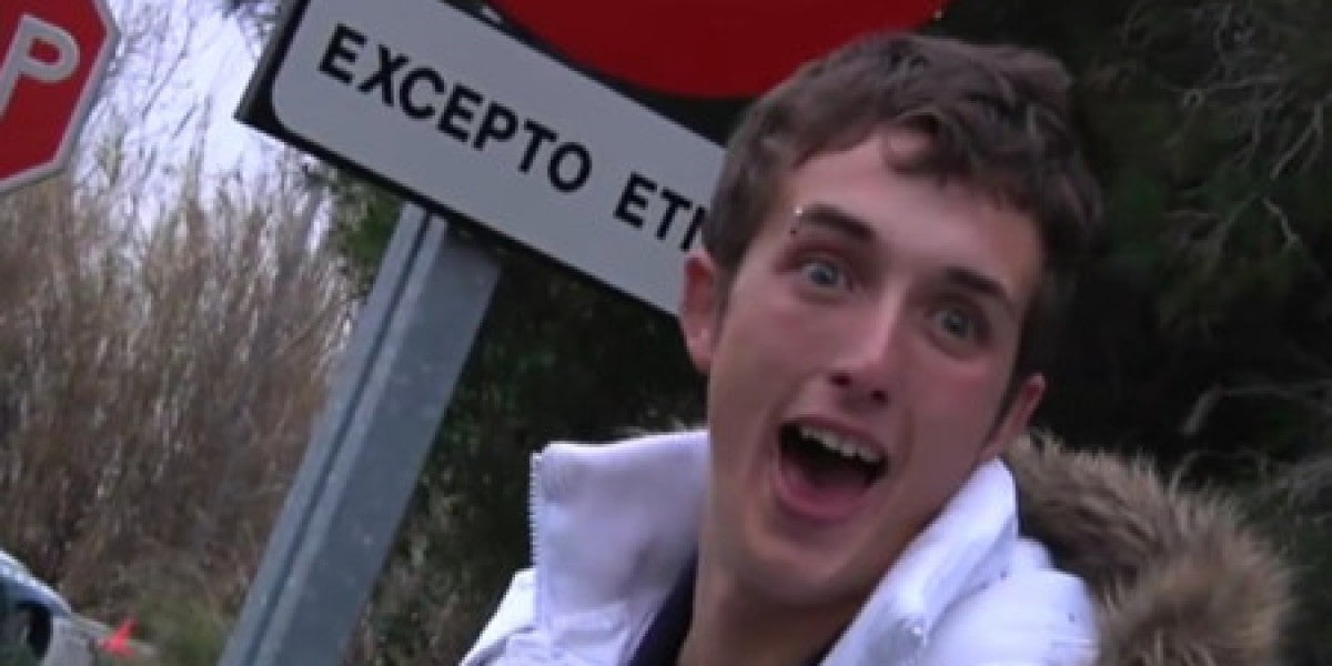 El chico de 'pim, pam, toma lacasitos' durante el programa de televisión